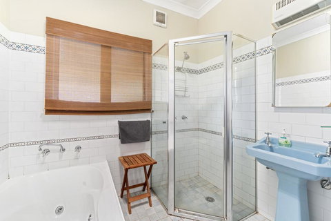 3 Sisters Blue Mountains Cottage - Accommodation Broadbeach 3