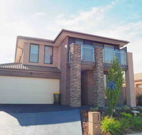 4 Bed 2 And A Half Bath Luxury Villa in Point Cook - Accommodation Broadbeach