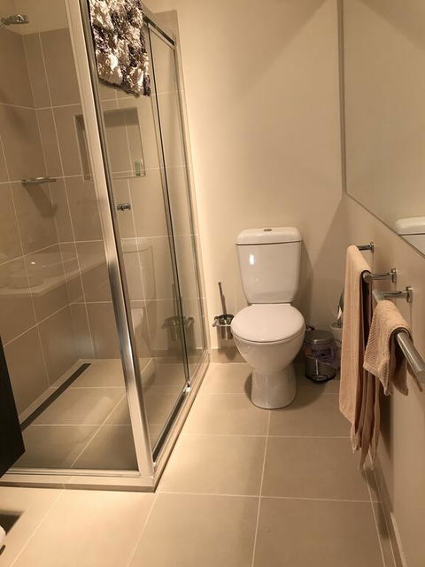 5 Star Room With Own Bathroom - Singles, Couples, Families Or Executives - Accommodation Broadbeach 2