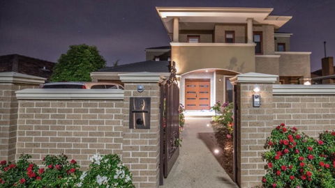 5 Star Room With Own Bathroom - Singles, Couples, Families Or Executives - Accommodation Broadbeach 1