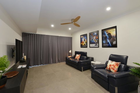 89 @ The Edge - Accommodation Broadbeach 1