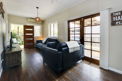 A Reel Teal - Accommodation Broadbeach 3
