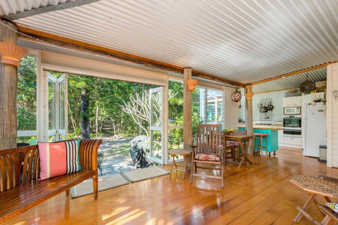 A SWEET ESCAPE - Beachcombers Cottage Beachfront - Accommodation Broadbeach 1