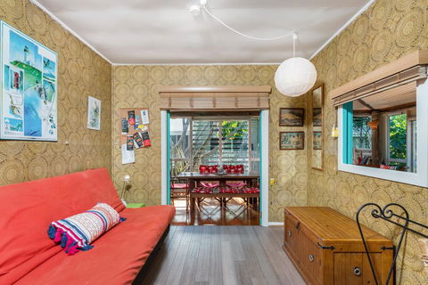 A SWEET ESCAPE - Beachcombers Cottage Beachfront - Accommodation Broadbeach 3