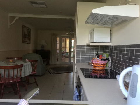 A Victor Harbour Retreat Aldinga Tony's Music Cottage - Accommodation Broadbeach 0