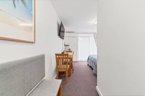 Abby's Poolside Retreat 1 - Accommodation Broadbeach 1