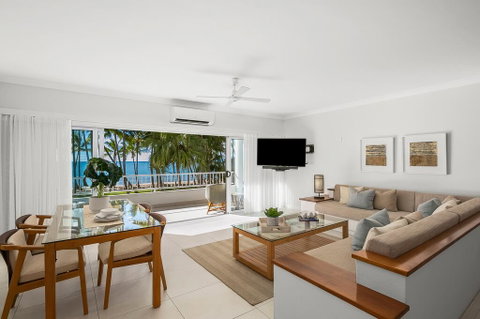 Absolute Beachfront Apt. In Alamanda Beachfront Resort (14) - Accommodation Broadbeach 0