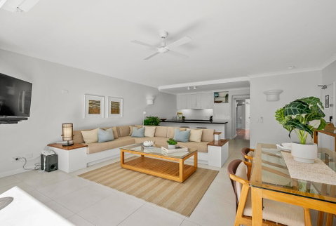 Absolute Beachfront Apt. In Alamanda Beachfront Resort (14) - Accommodation Broadbeach 1