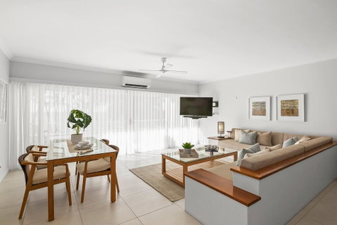 Absolute Beachfront Apt. In Alamanda Beachfront Resort (14) - Accommodation Broadbeach 2