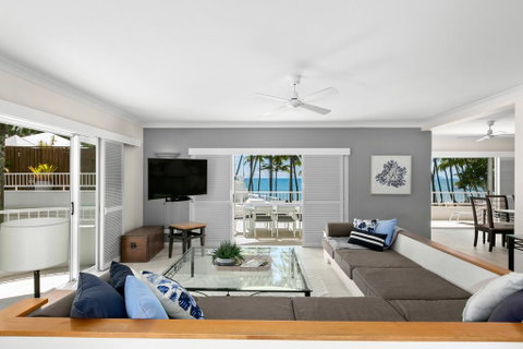 Absolute Beachfront Apt. With Private Pool In Alamanda Beachfront Resort (48) - Accommodation Broadbeach 2