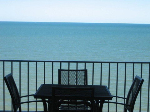 Absolute Beachfront With Million Dollar Views - Accommodation Broadbeach 0
