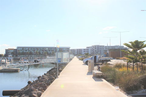 Absolute Waterfront Apt 319 Lighthouse - Accommodation Broadbeach 1