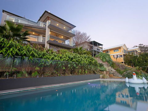Absolute Waterfront Lakehouse Fishing Point Waterfront Pool Jetty - Accommodation Broadbeach 0