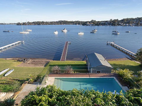 Absolute Waterfront Lakehouse Fishing Point Waterfront Pool Jetty - Accommodation Broadbeach 3