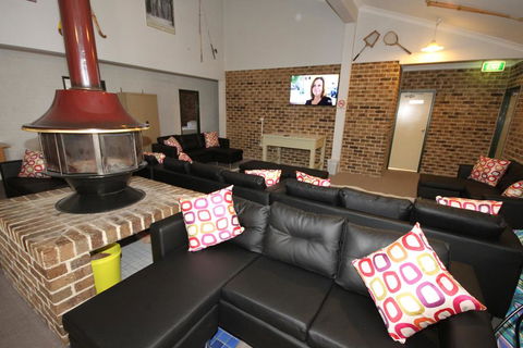 Acacia Snowy Motel - Accommodation Broadbeach 1
