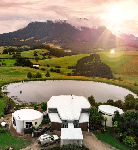 Eagles Nest Retreat - Accommodation Broadbeach 0