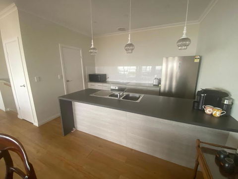 Edithburgh Sea Views - Accommodation Broadbeach 1