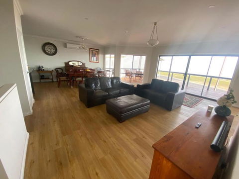 Edithburgh Sea Views - Accommodation Broadbeach 4