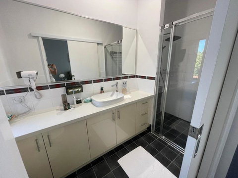 Equitice Spring Moonlight Villa - Accommodation Broadbeach 2