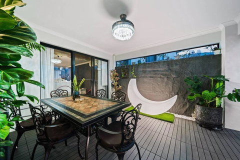 Equitice Winter Moonlight Villa - Accommodation Broadbeach 0