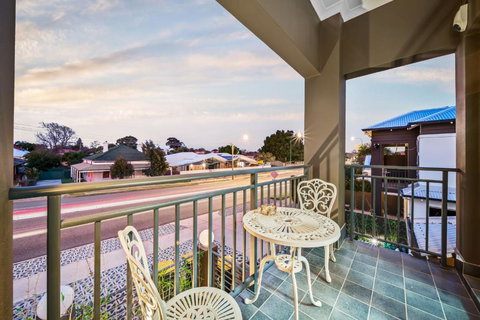 Equitice Winter Moonlight Villa - Accommodation Broadbeach 1