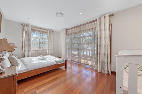 Exquisite Chinese Style Garden - Accommodation Broadbeach 3
