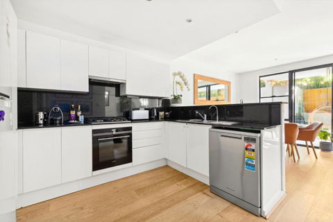 Fab Bondi 2-Bed With Courtyard & Alfresco Dining - Accommodation Broadbeach 3