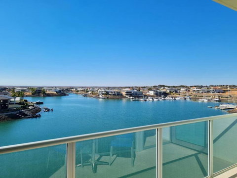 Glam Apartment 21 - Accommodation Broadbeach 3