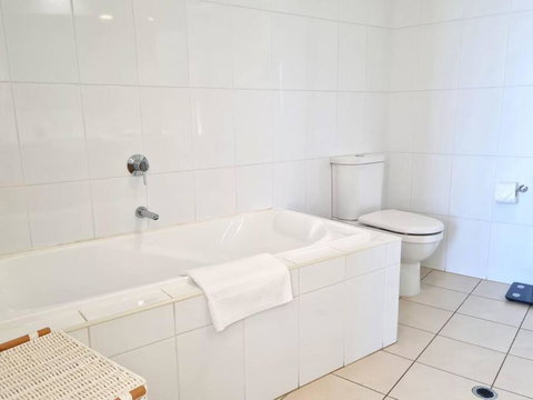 Glam Apartment 21 - Accommodation Broadbeach 4