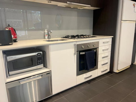 Glen Iris Gem - Modern Apartment With Car Park - Accommodation Broadbeach 4