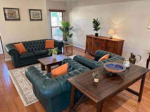 Grand Retreat In Peaceful Street - Accommodation Broadbeach 0