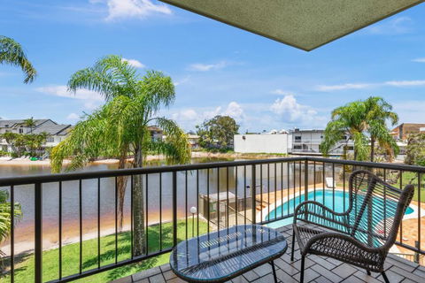 HACIENDA- CANAL VIEWS AND COMFORT - Accommodation Broadbeach 3