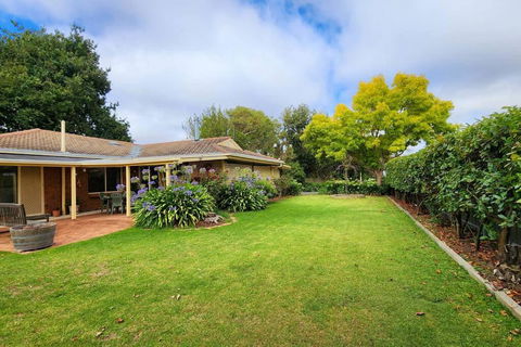 Hahndorf Home, Walk To Main St, Sleeps 8 - Accommodation Broadbeach 2
