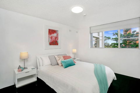 HARIS - Modern 2BR Apartment With Views - Accommodation Broadbeach 2