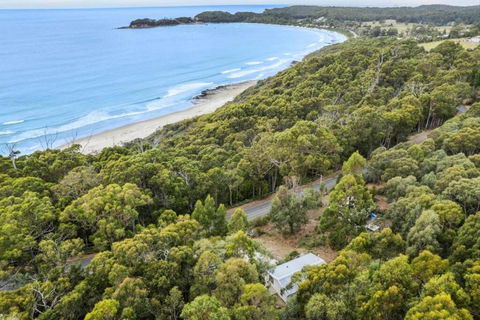 High View House - Views Over Pirates Bay - Accommodation Broadbeach 0
