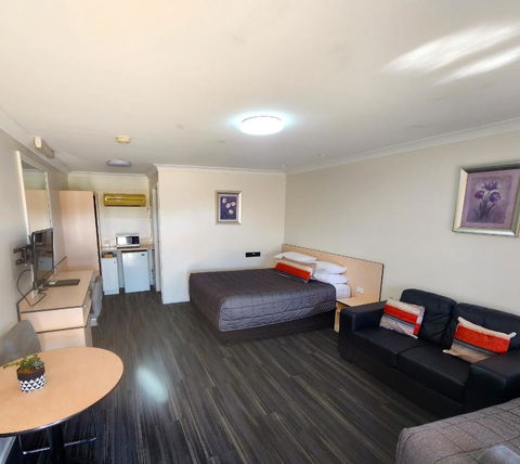 Highway Inn Motel - Accommodation Broadbeach 1