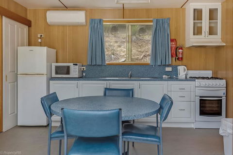 Hobart Bush Cabins - Accommodation Broadbeach 3