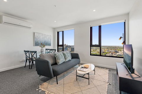 Inner City 2-Bed With Pool, BBQ & Gym - Accommodation Broadbeach 0