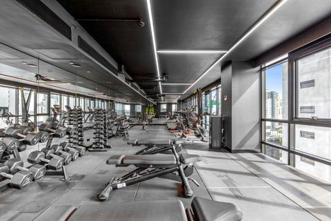 Inner City 2-Bed With Pool, BBQ & Gym - Accommodation Broadbeach 3