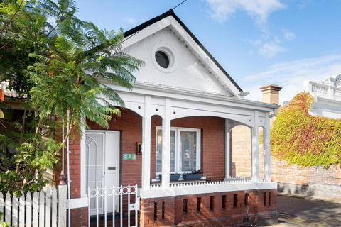 Iconic Lygon Street Home - Accommodation Broadbeach 2