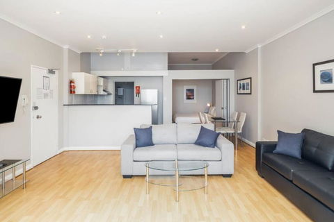 Ideal 1BR Suite Near The Manly Beach With Pool - Accommodation Broadbeach 3