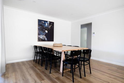 Ideal Family Home, Close To Sportsgrounds, Hospital & Cadia - Accommodation Broadbeach 3