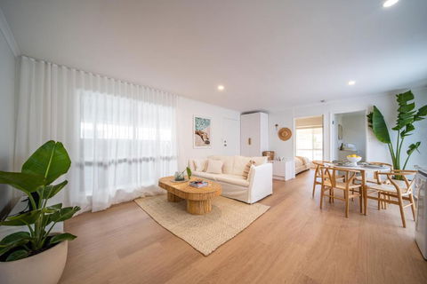 ILUKA Luxe Accommodation, Relaxed Coastal Vibe - Accommodation Broadbeach 0