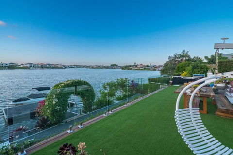 Immaculate Waterfront Residence-Masterpiece - Accommodation Broadbeach 1