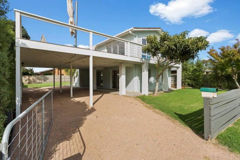 Imollu Beach House 5-Bed 2 5-Bath - Accommodation Broadbeach 1