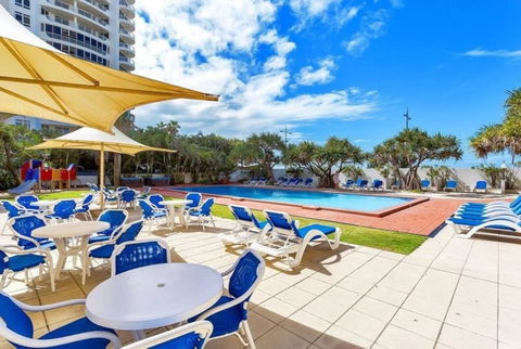 Impressive Waterfront At Chateau Beachside Resort - Accommodation Broadbeach 1