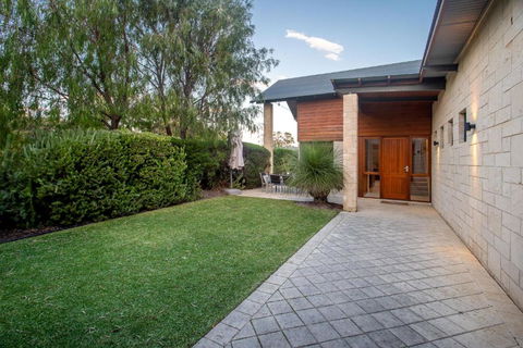 Indigo I Private Properties - Accommodation Broadbeach 1