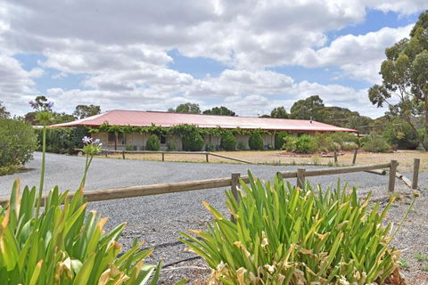 Inglewood Motel And Caravan Park Victoria - Accommodation Broadbeach 3