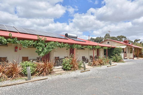 Inglewood Motel And Caravan Park Victoria - Accommodation Broadbeach 2