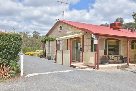 Inglewood Motel And Caravan Park Victoria - Accommodation Broadbeach 1
